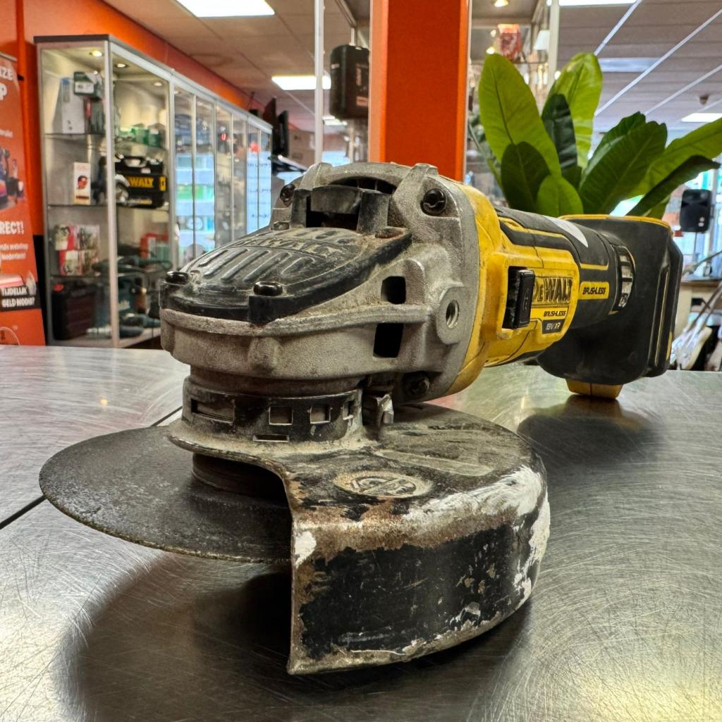 DeWALT DCG405 accu haakse slijper 125mm 18V XR basic body, Dewalt, Zo goed als nieuw, Support@dewalt.com, 701 E. Joppa Road
Towson, MD 21286
USA
