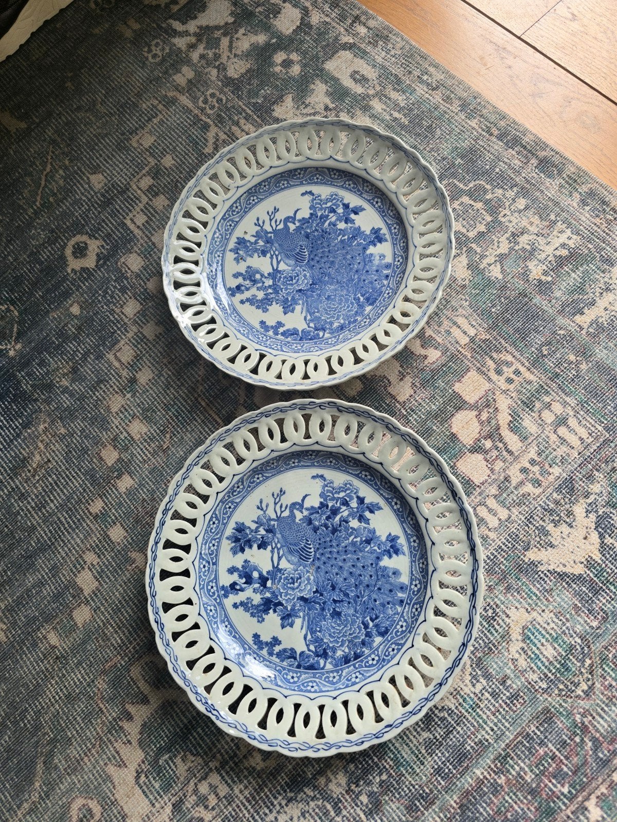 twee Japans porseleinen schalen 32 cm ., Antiek en Kunst, Ophalen