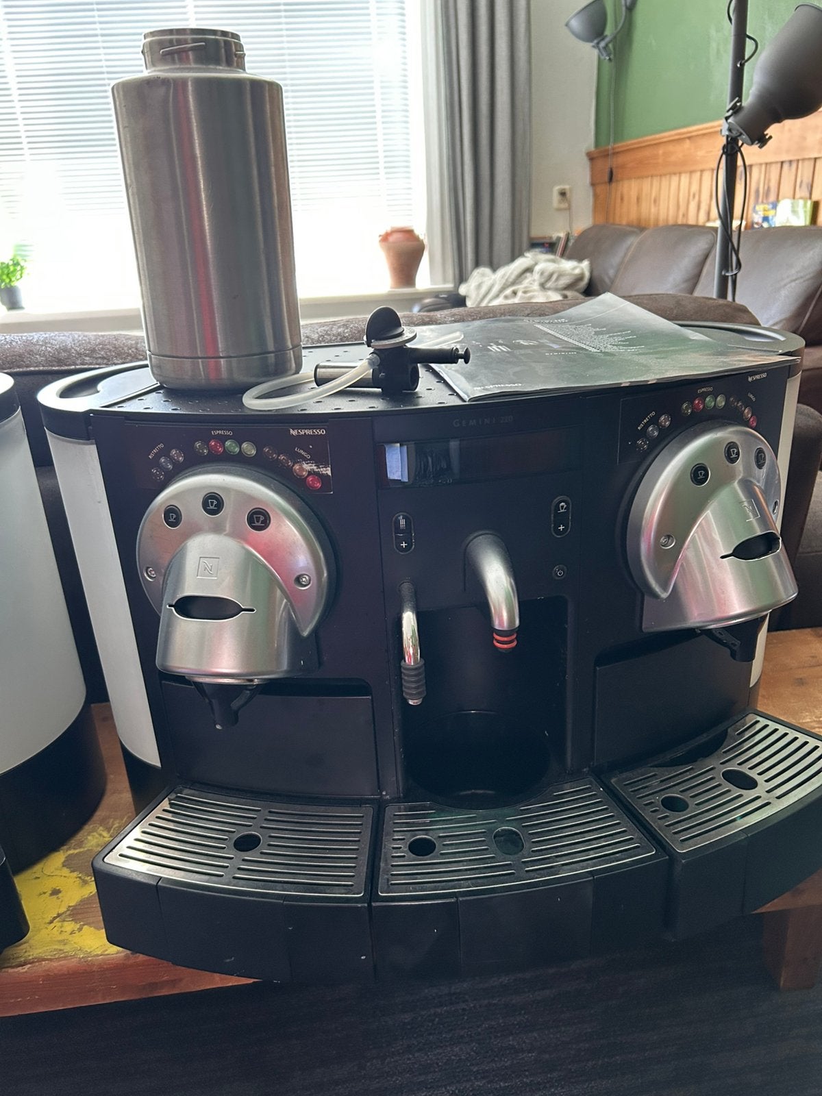 Defect Nespresso koffiemachine gemini 220 geeft geen melk, Ophalen, Gebruikt, Koffiemachine