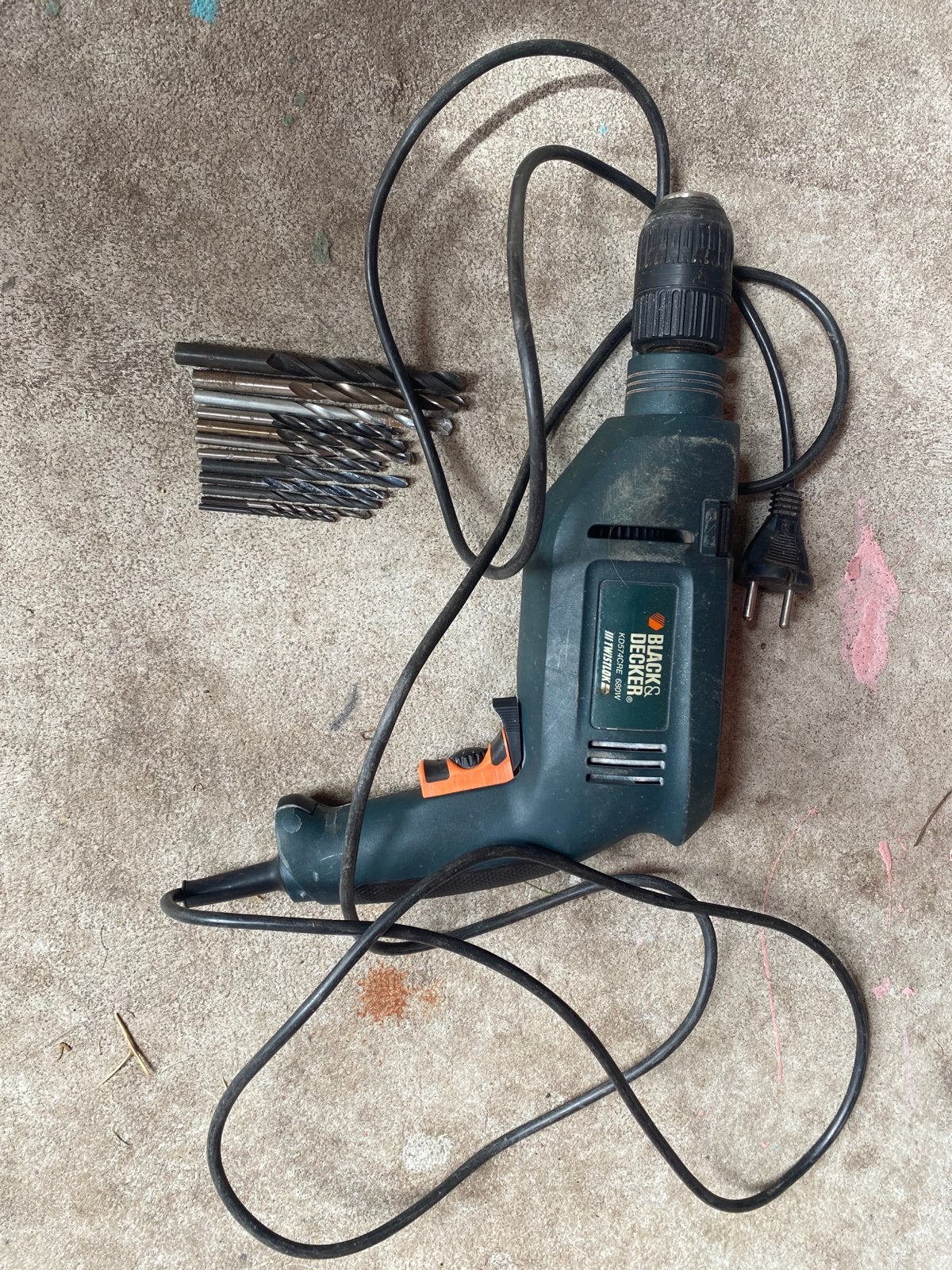 Black & Decker KD574CRE Klopboormachine met borenset, Boormachine, Ophalen of Verzenden, Klopboormechanisme, Gebruikt