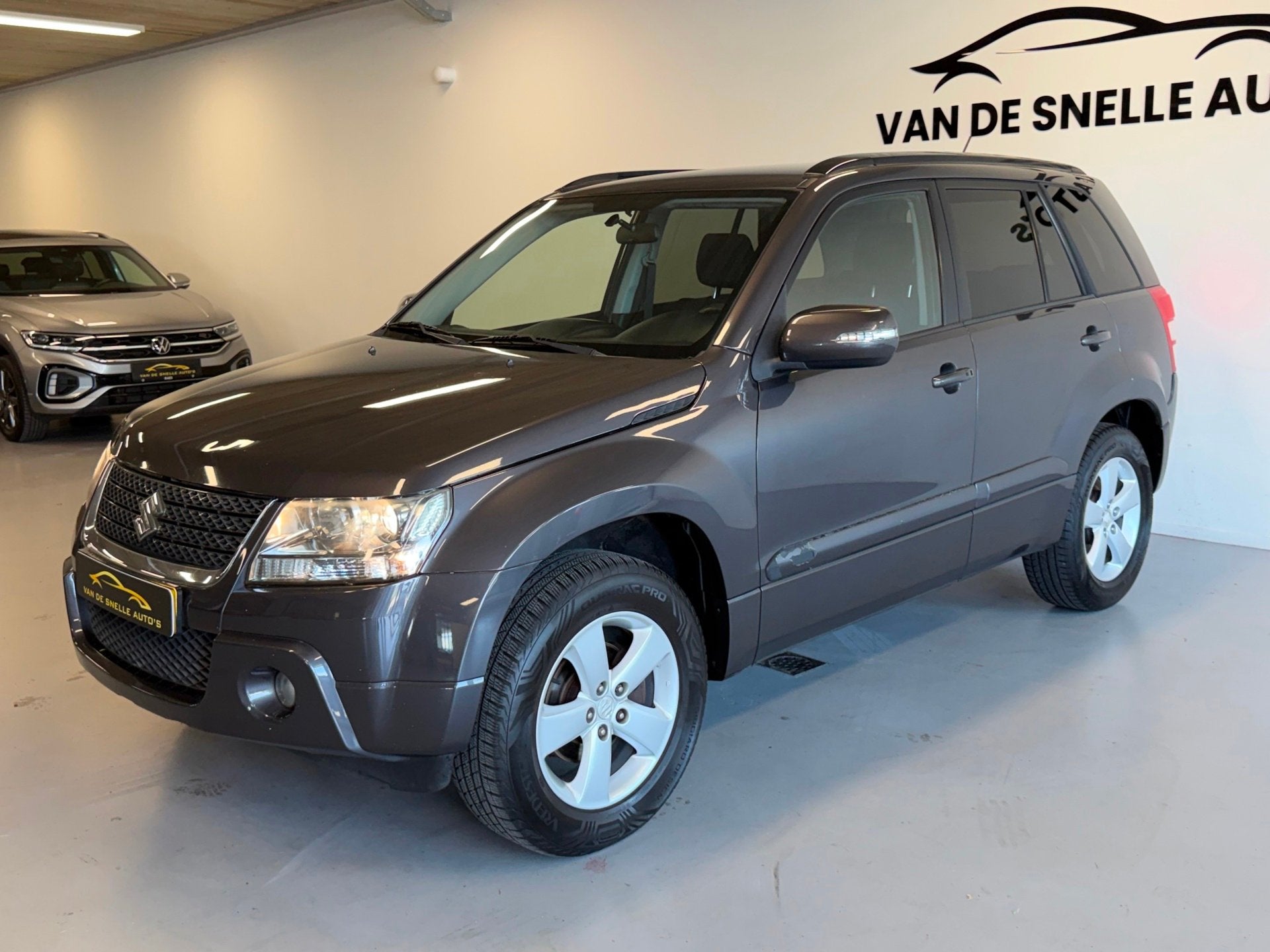 Suzuki Grand Vitara 2.4 Exclusive CARPLAY/CAMERA/STOELVERW/K, Auto's, Euro 5, Gebruikt, 4 cilinders, 1850 kg