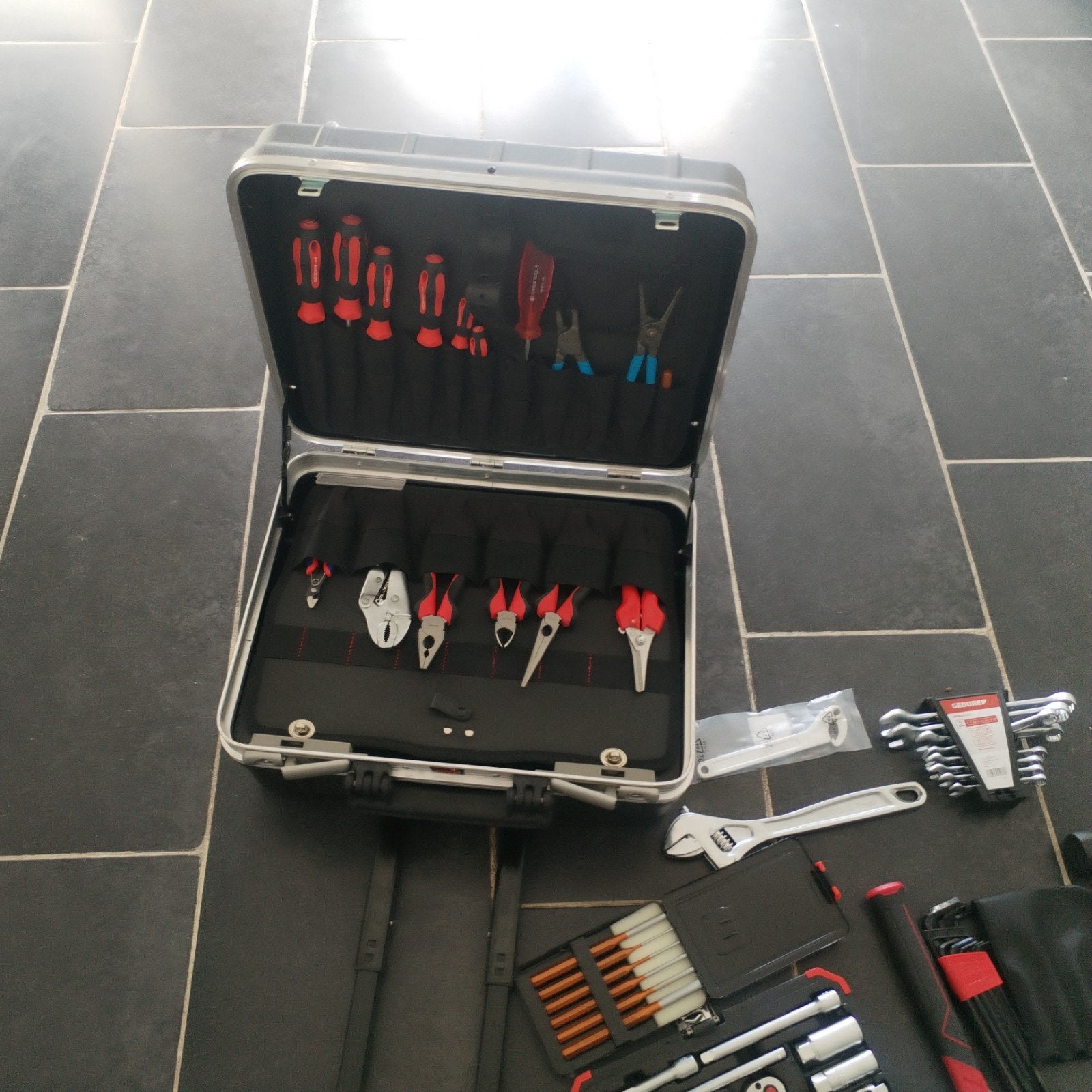 Gt tool case, Ophalen, Gevuld, Zo goed als nieuw