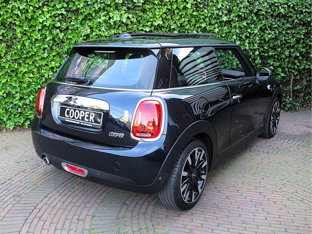 MINI Cooper 1.5 Cooper Chili F56 LCI aut NL-auto, Pano, A.ca, 12 maanden, 136 pk, Gebruikt, 4 stoelen