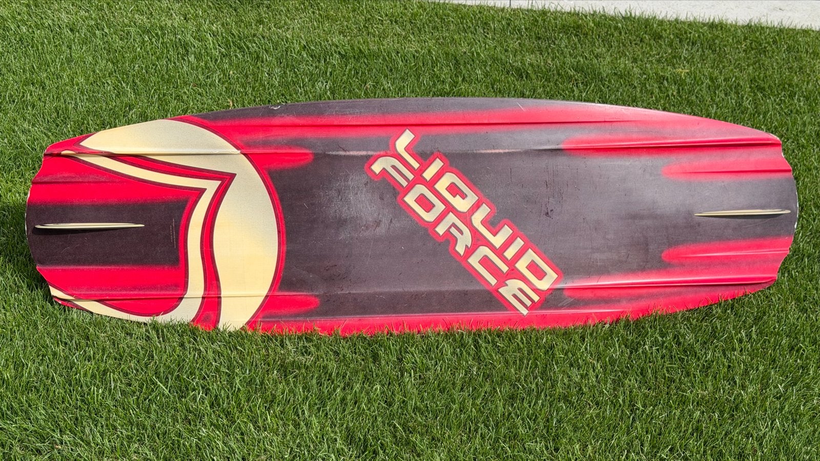 Liquid Force Wakeboard 142 cm met bindingen, Watersport en Boten, Wakeboarden, Ophalen, Gebruikt, Board en Schoenen
