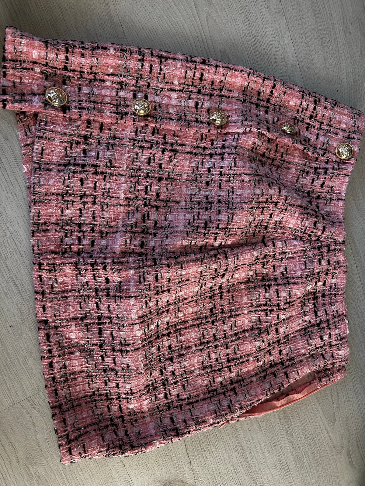 Set Roze blazer en tweed rokje met gouden knopen, Nieuw, Ophalen of Verzenden, Roze, Maat 36 (S)