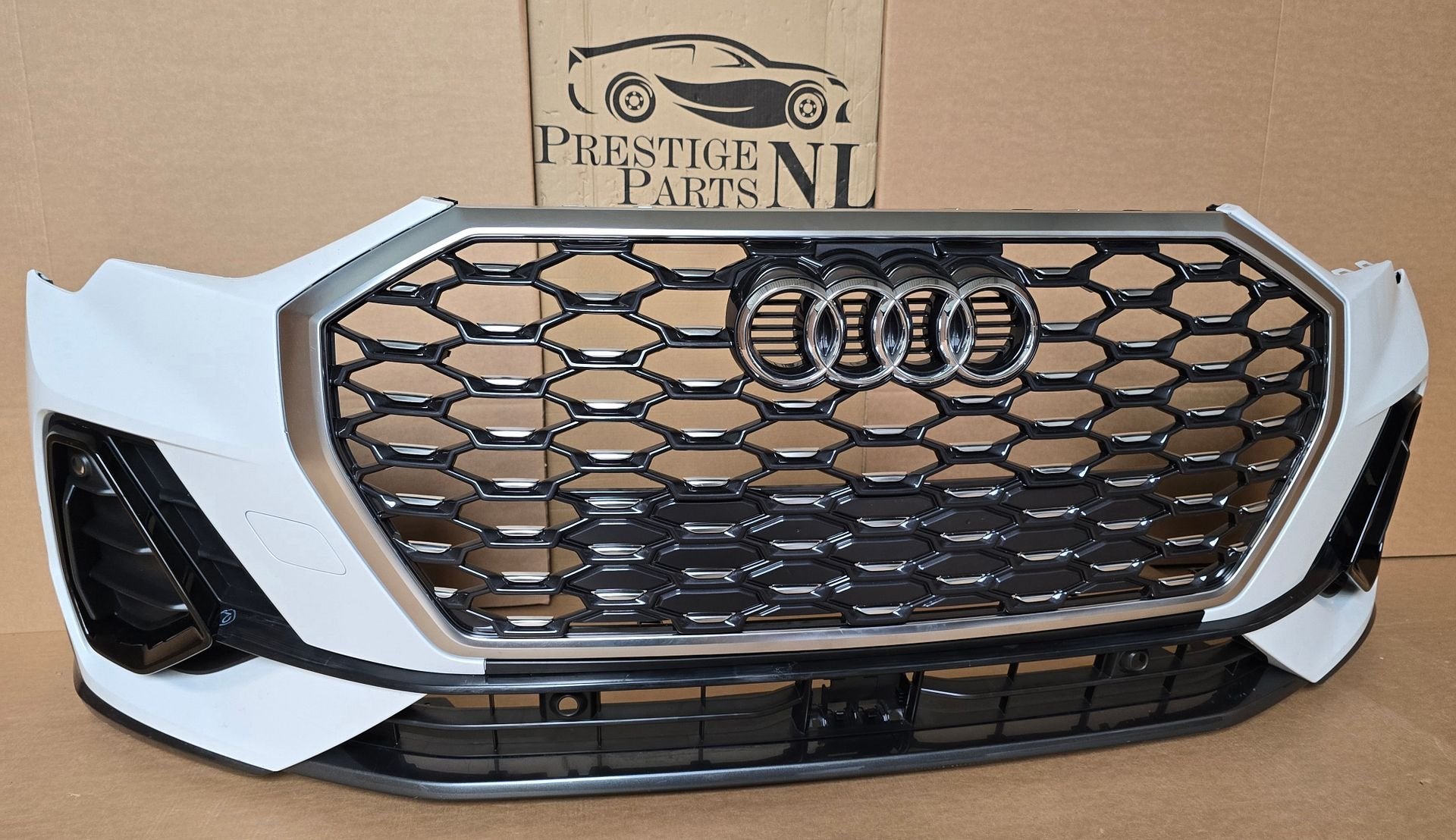 Voorbumper Audi Q3 83A F3 S-line SLINE SPORTBACK BUMPER LY9L, Gebruikt, -, Voor, Bumper