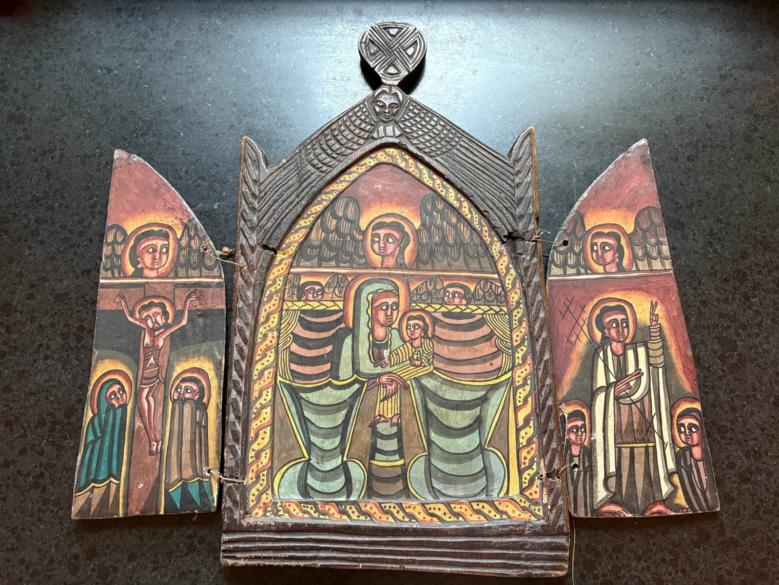 Ethisch houten drieluik met religieuze voorstellingen, Antiek en Kunst, Hout, Schilderij, Afrika, Ophalen of Verzenden