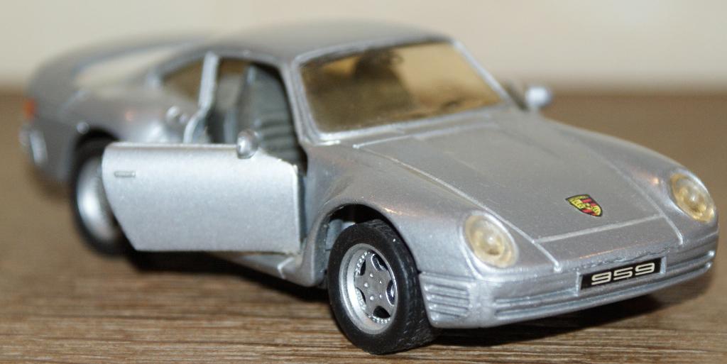MAISTO (SHELL Collection)- Porsche 959 grijs 1:36 ALS NIEUW, Hobby en Vrije tijd, Modelauto's | Overige schalen, Ophalen of Verzenden