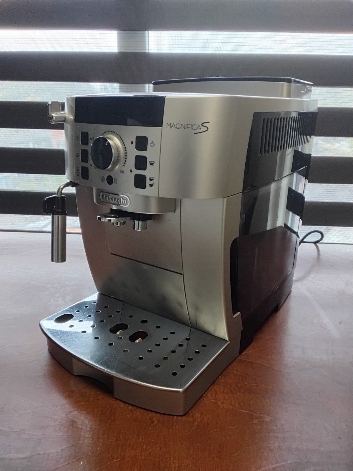 Delonghi Magnifica S koffiemachine - Werkt perfect!, Gebruikt, Koffiemachine, Ophalen of Verzenden, Afneembaar waterreservoir
