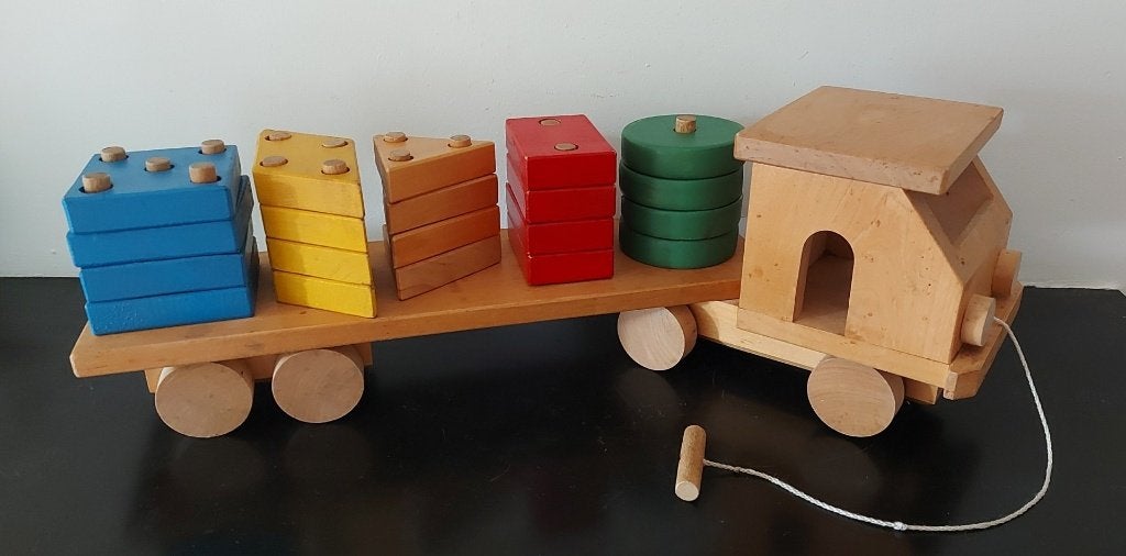 Vintage grote houten vrachtwagen met vormen blikken, Ophalen of Verzenden, Gebruikt, Duw- of Trekspeelgoed