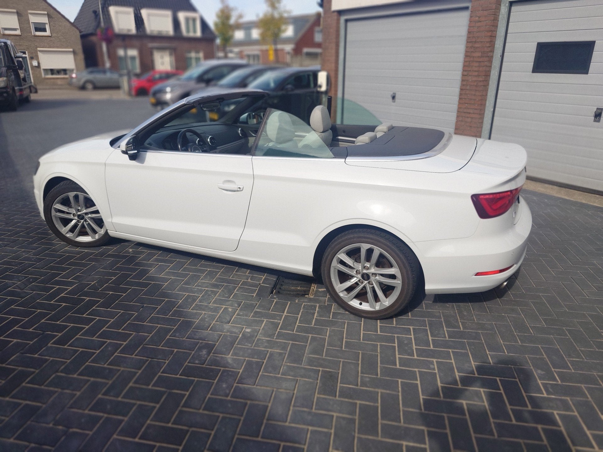 Audi A3 Cabriolet 1.4 TFSI CoD Ambition Pro Line Plus, Half, Auto's, Euro 6, 4 cilinders, Wit, Grijs