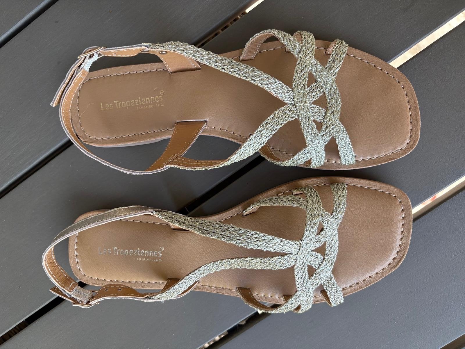 Sandaaltjes van het merk Les Tropéziennes maat 39 ️, Kleding | Dames, Schoenen, Ophalen of Verzenden, Zo goed als nieuw, Overige kleuren