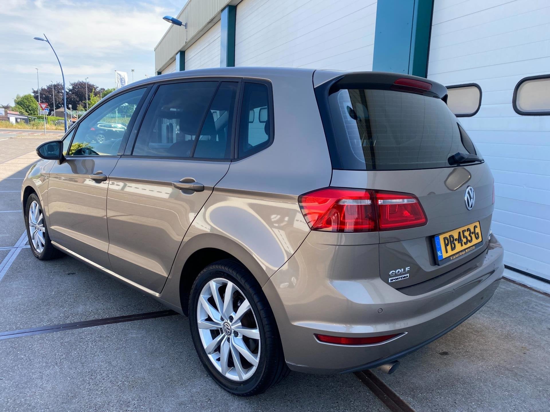 Volkswagen Golf SportsVan