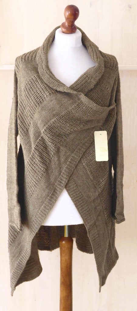 NIEUW Gebreide poncho / vest lange mouwen bruin 1 maat 36/40, Maat 38/40 (M), Bruin, Nieuw, Lacomy