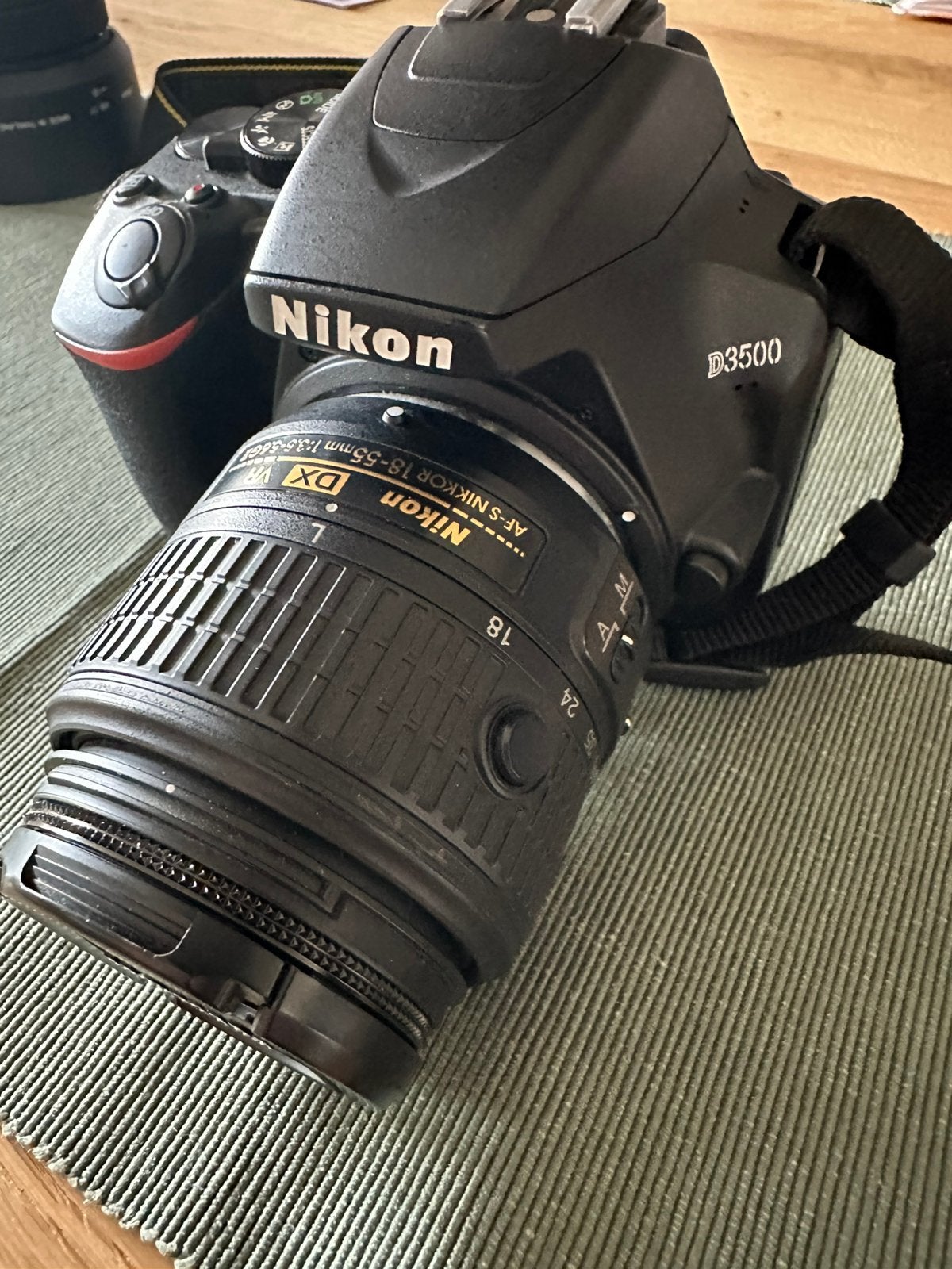 Te Koop Nikon  D3500 met extra 70 - 300 lens, Ophalen, NFC, Zo goed als nieuw, Nikon