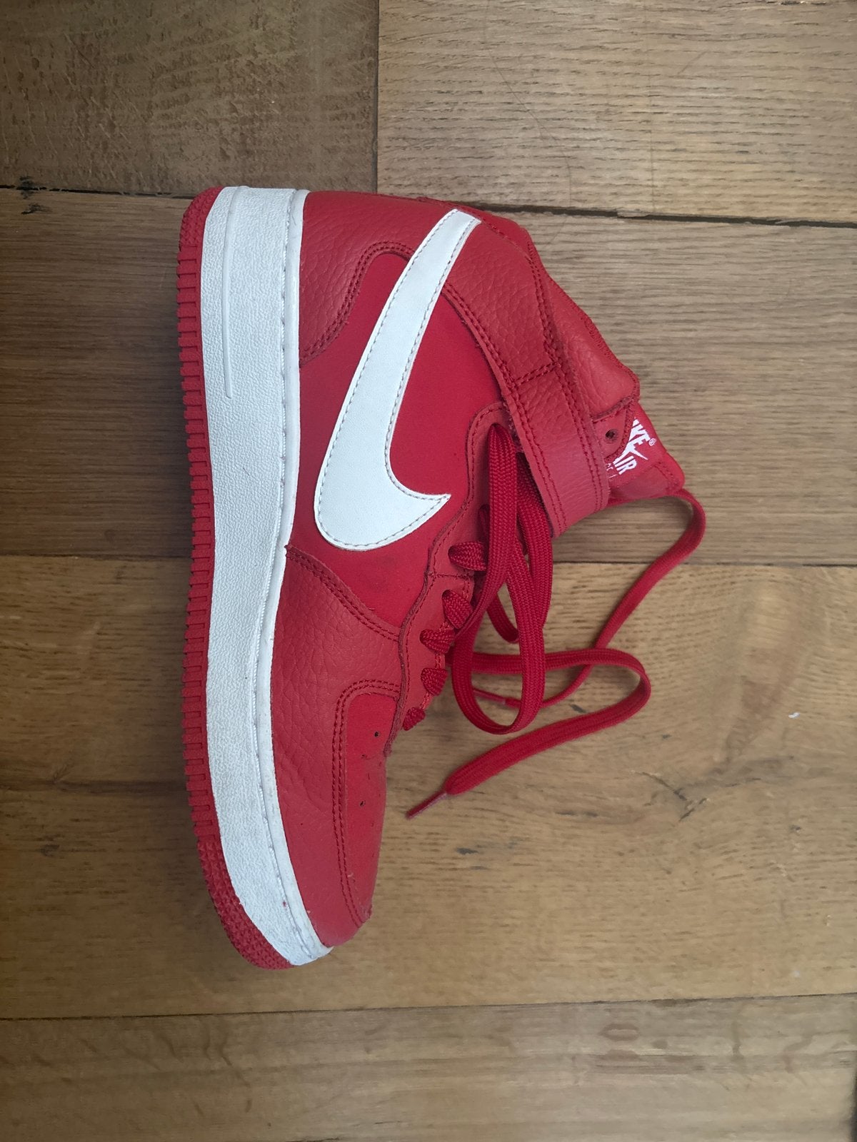Nike Air Force 1 High - Rood met wit, Ophalen, Rood, Sneakers of Gympen, Zo goed als nieuw