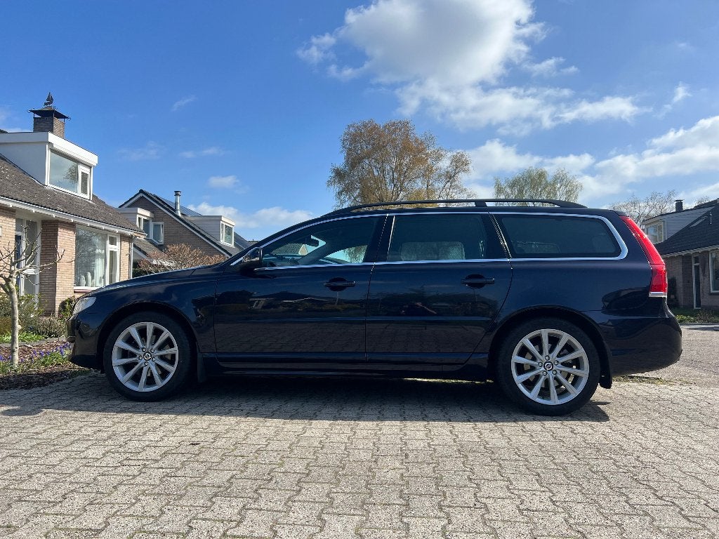 Volvo V70 2.0 T4 Geartronic 2016 Magic Blue Metallic ( 467 ), 1800 kg, Blauw, Stationwagon, Particulier