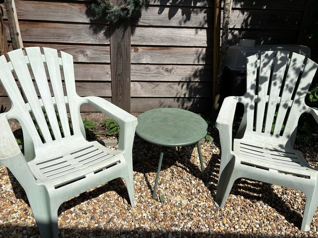Tuinset: 2 lichtgroene loungestoelen en bijzettafel, Kunststof, Gebruikt, Stoel, Tuinset