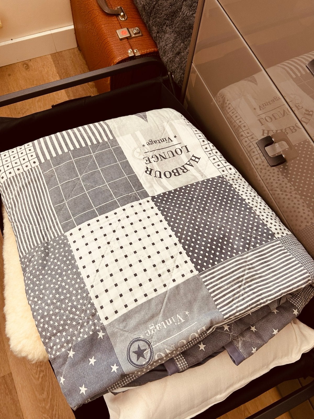 Vintage Harbour Lounge deken  - Grijs/Wit Patchwork, Huis en Inrichting, Gebruikt, Eenpersoons, Dekbedovertrek, Katoen