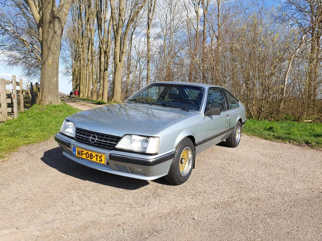 Opel Monza 2.5 E AUT 1985 Blauw APK tot 2028, Auto's, Oldtimers, 2490 cc, Blauw, Origineel Nederlands, Opel