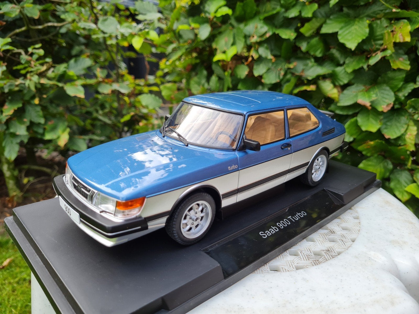 1:18 AANBIEDING! Saab 900 Turbo Blauw/grijs metallic MCG, Ophalen of Verzenden, Nieuw, Auto, Overige merken