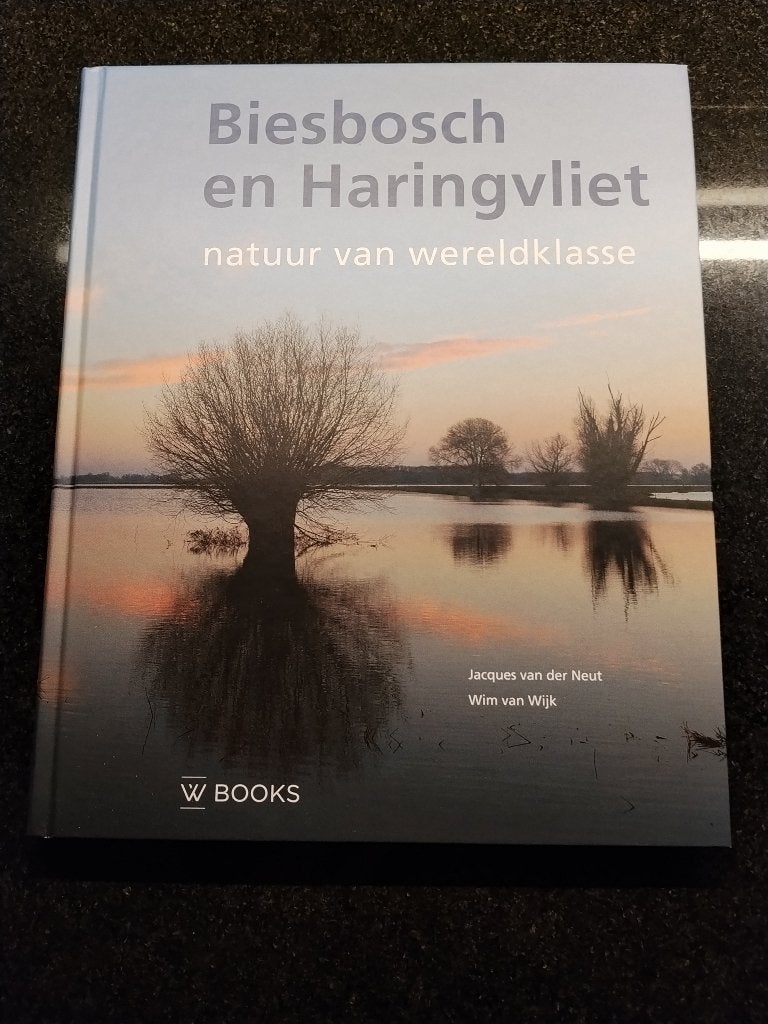 Mooi boek over Haringvliet en Biesbosch, Boeken, Natuur, Zo goed als nieuw, Natuur algemeen, Ophalen of Verzenden
