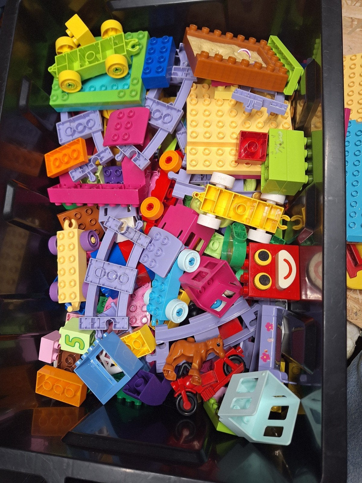 Grote volle bak Duplo met Hello Kitty trein en extra's, Ophalen