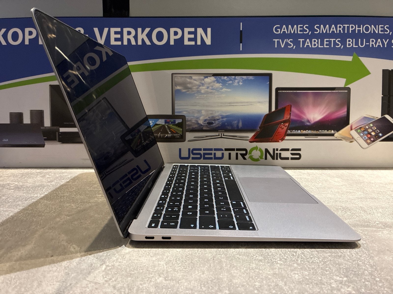 Foto 4 van Apple MacBook Air 2018 - 13 inch, 128GB SSD, 8GB RAM