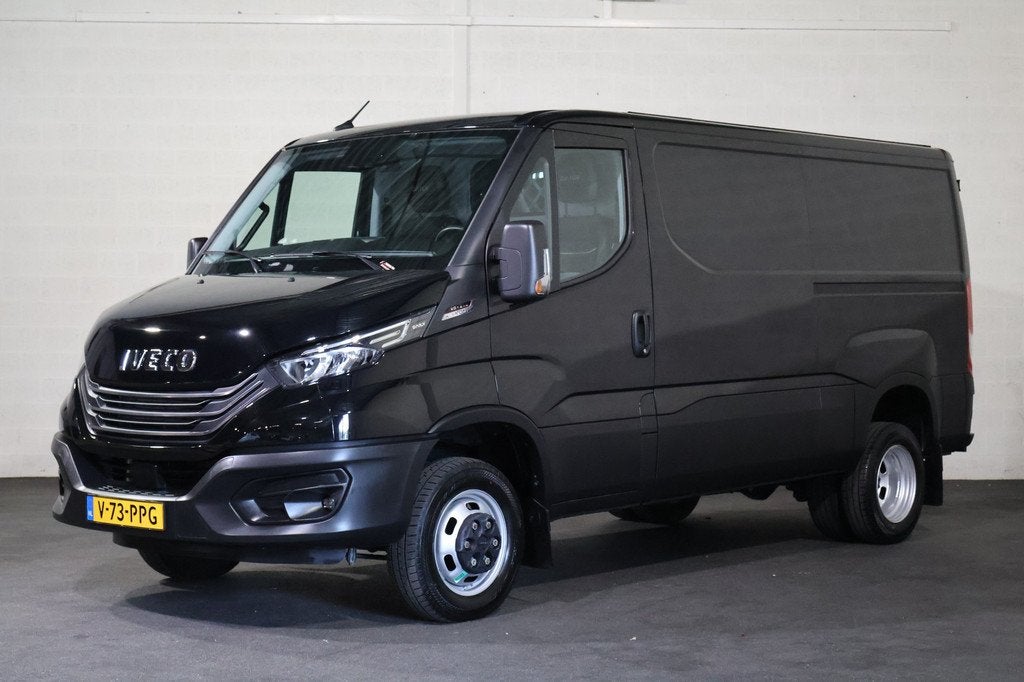 Iveco Daily 35C21 Hi-Matic Luchtvering 3.5T Trekhaak, Auto's, Automaat, Stof, Gebruikt, Zwart