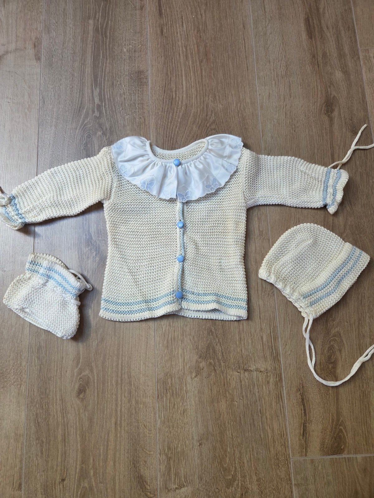 Handgebreide baby set: vestje, mutsje en slofjes, Ophalen of Verzenden, Zo goed als nieuw, Handgemaakt, Jongetje of Meisje