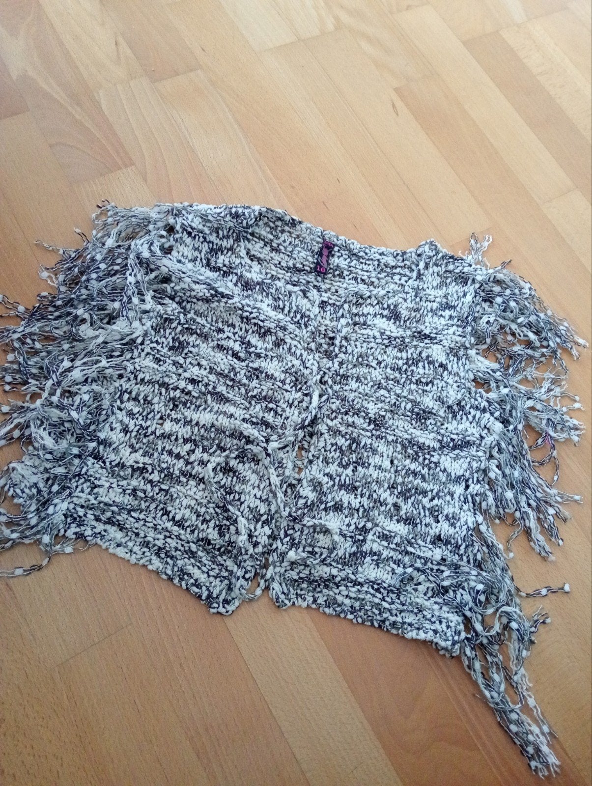 Gebreid vestje met franjes, Meisje, Trui of Vest, Ophalen of Verzenden, Zo goed als nieuw