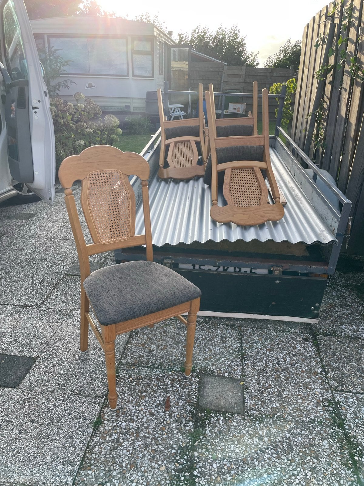 Set van 4 houten eetkamerstoelen met rotan rugleuning, Antiek en Kunst, Ophalen