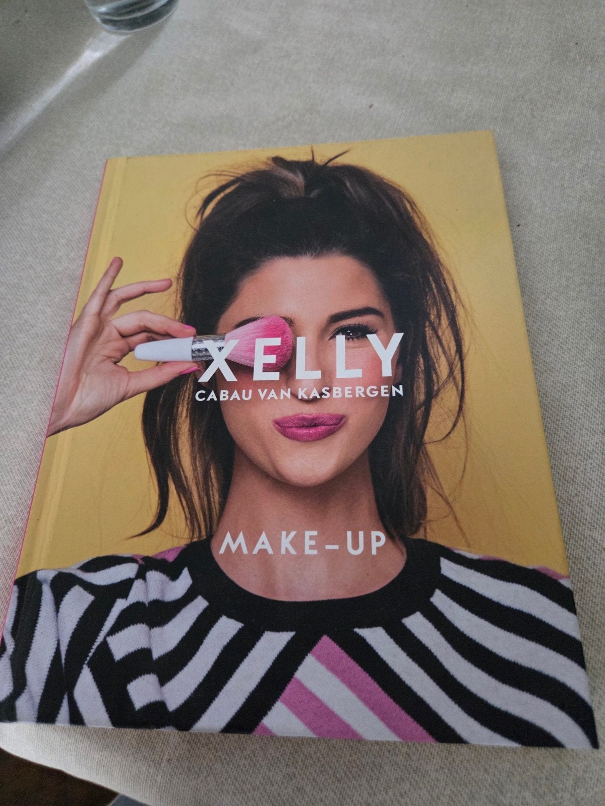 Xelly Cabau van Kasbergen - Make-Up, Ophalen of Verzenden, Gelezen