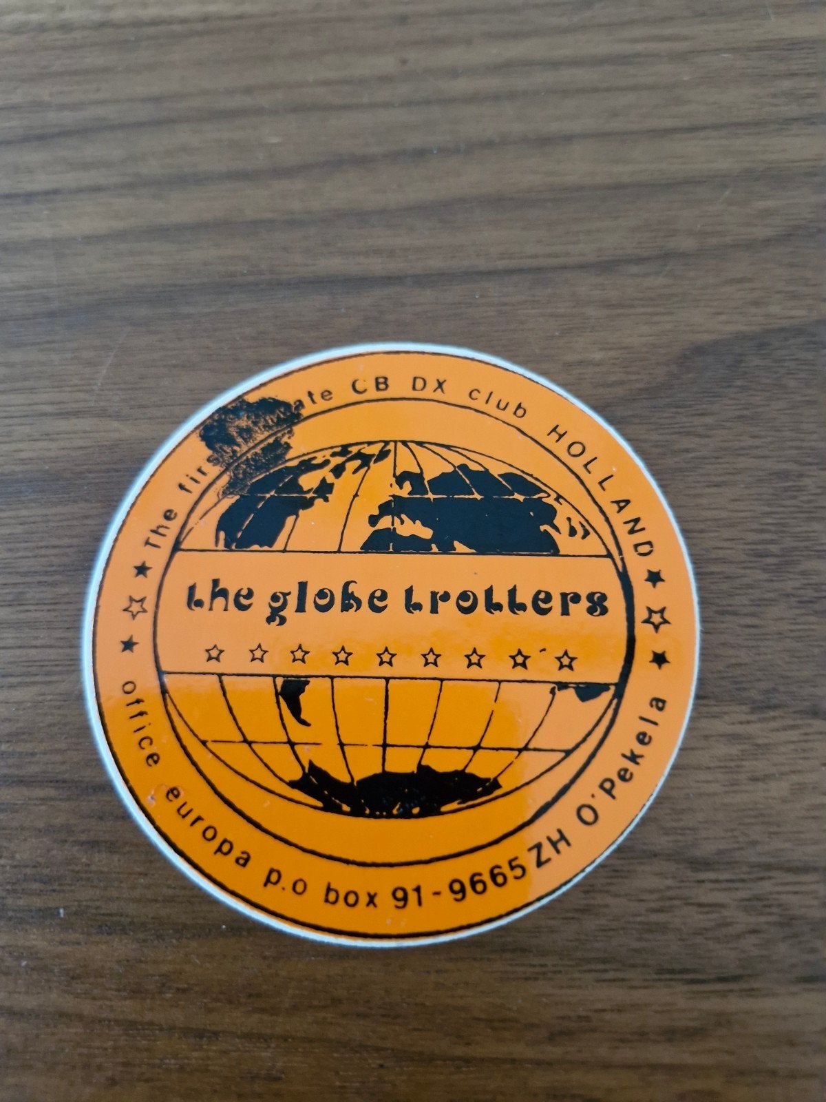 11940 Vintage 'The Globe Trotters' CB DX Club Sticker Hollan, Ophalen of Verzenden, Gebruikt, Overige typen