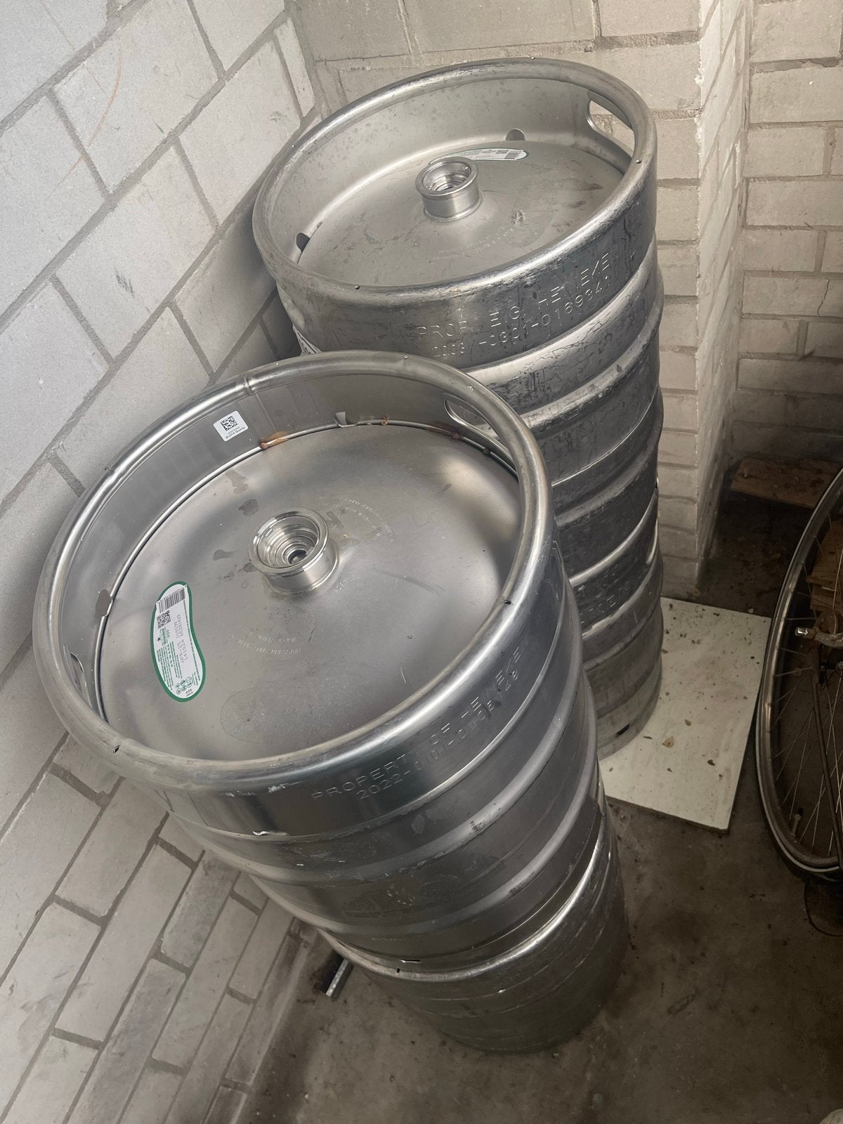 Heineken fusten 50L (2 vol, 1 halfvol, 1 leeg) - over datum, Verzamelen, Biermerken, Ophalen