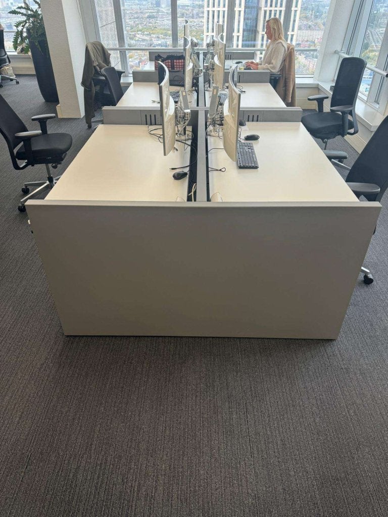Partij beschikbaar: Gispen luxe duo slinger bureau met wang, Huis en Inrichting, Bureaus, Gispen, Parallelweg West 23 4104 AZ Culemborg