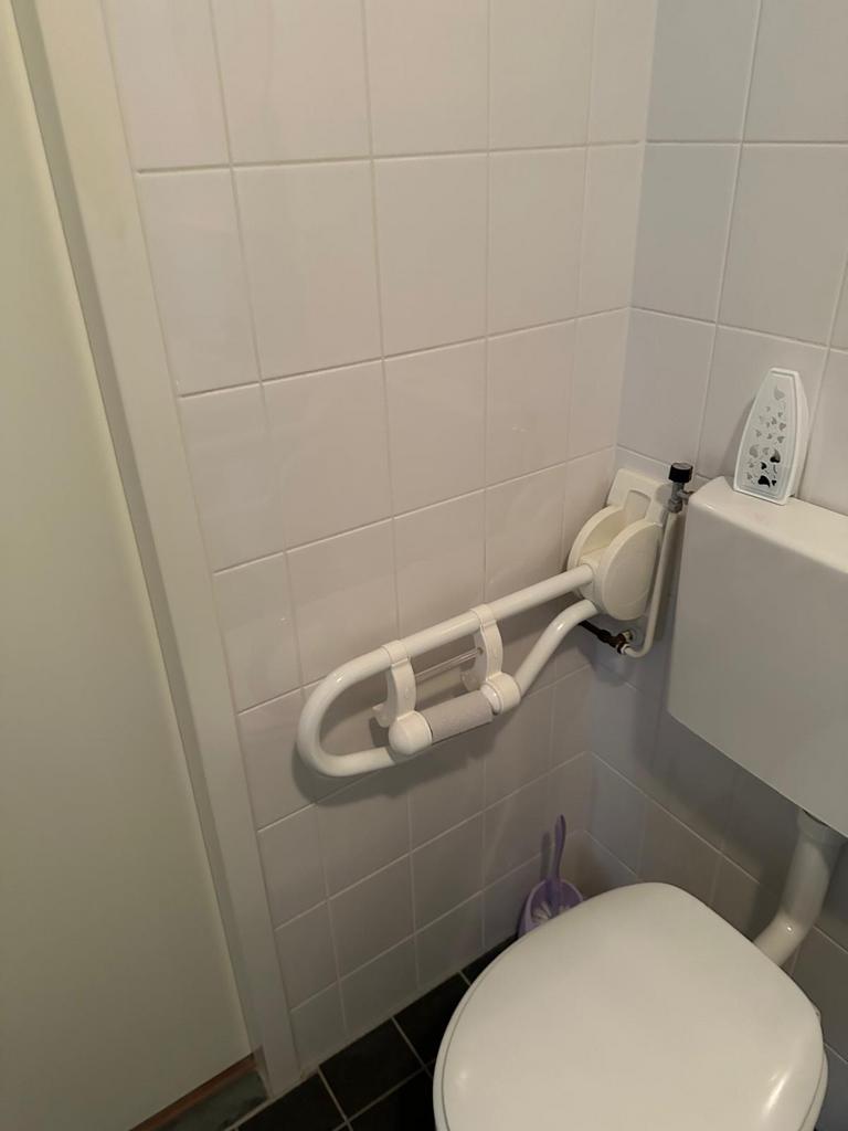 Invalide Wc beugels, Ophalen, Zo goed als nieuw