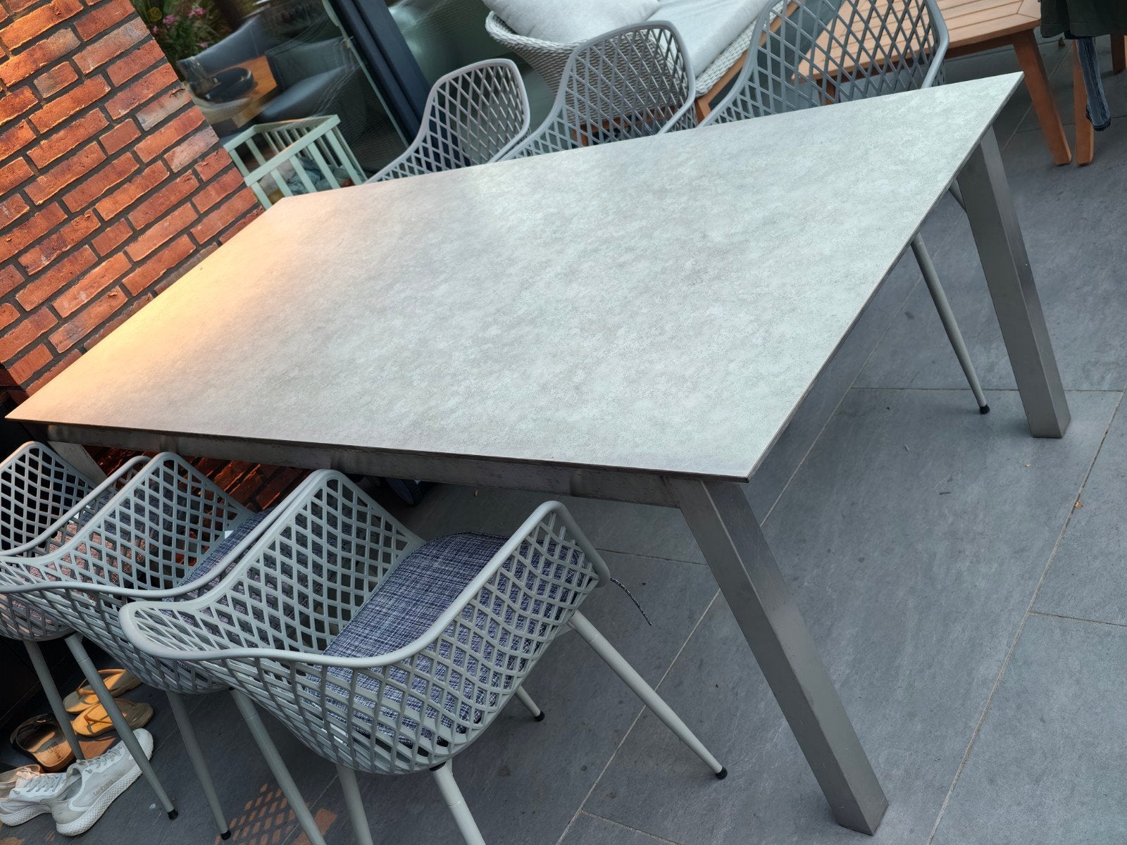 Stevige tuintafel groot

215 x 100 x 74 cm, Ophalen, Rechthoekig, Hout
