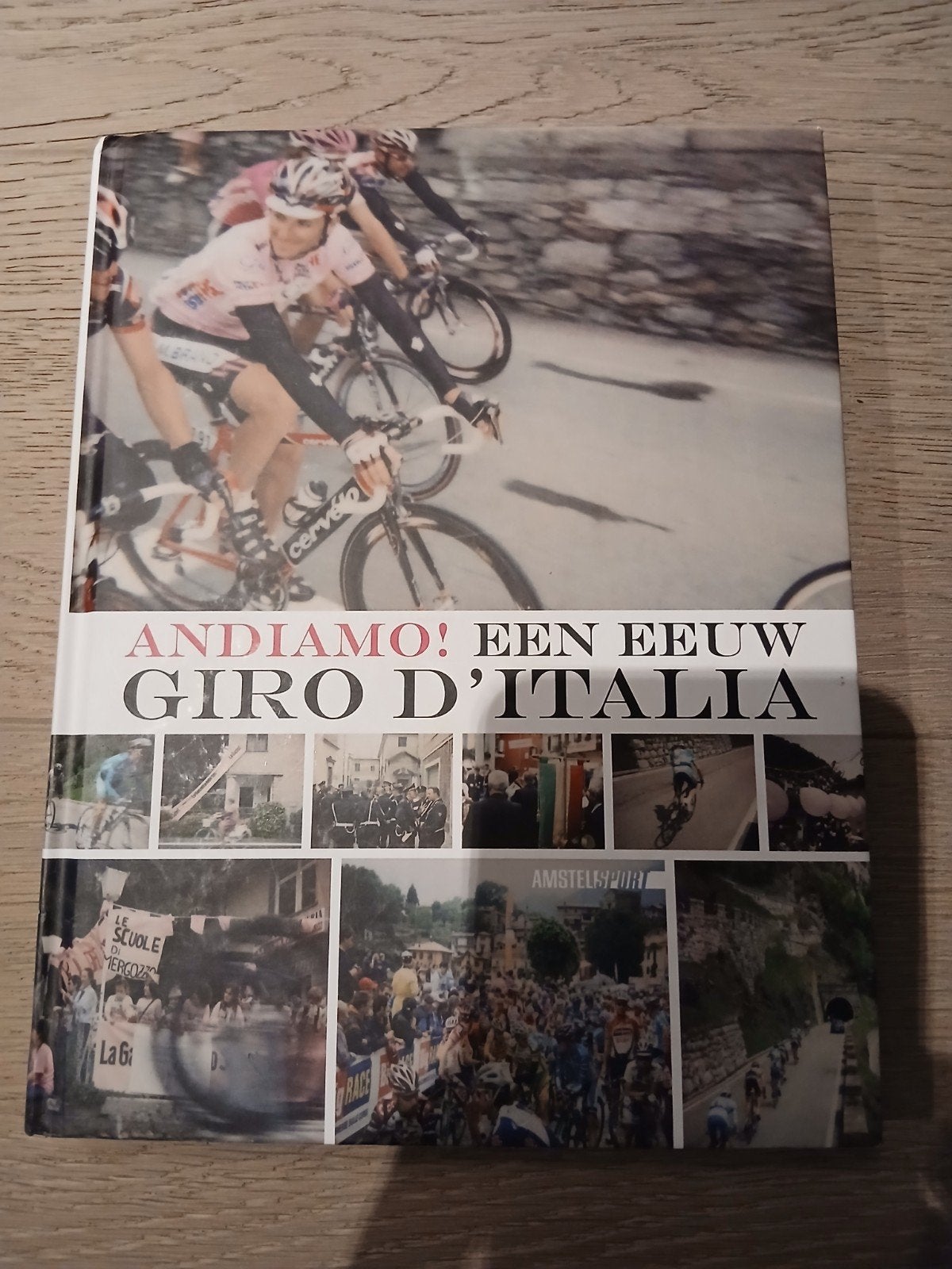 Andiamo! Een Eeuw Giro d'Italia - Wielerboek, Ophalen of Verzenden, Zo goed als nieuw, Onbekend, Lopen en Fietsen