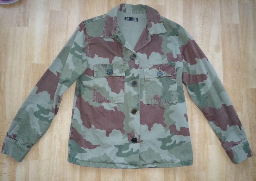 Zara jack/bloes met legerprint, maat S, Zara, Ophalen of Verzenden, Zo goed als nieuw, Maat 36 (S)