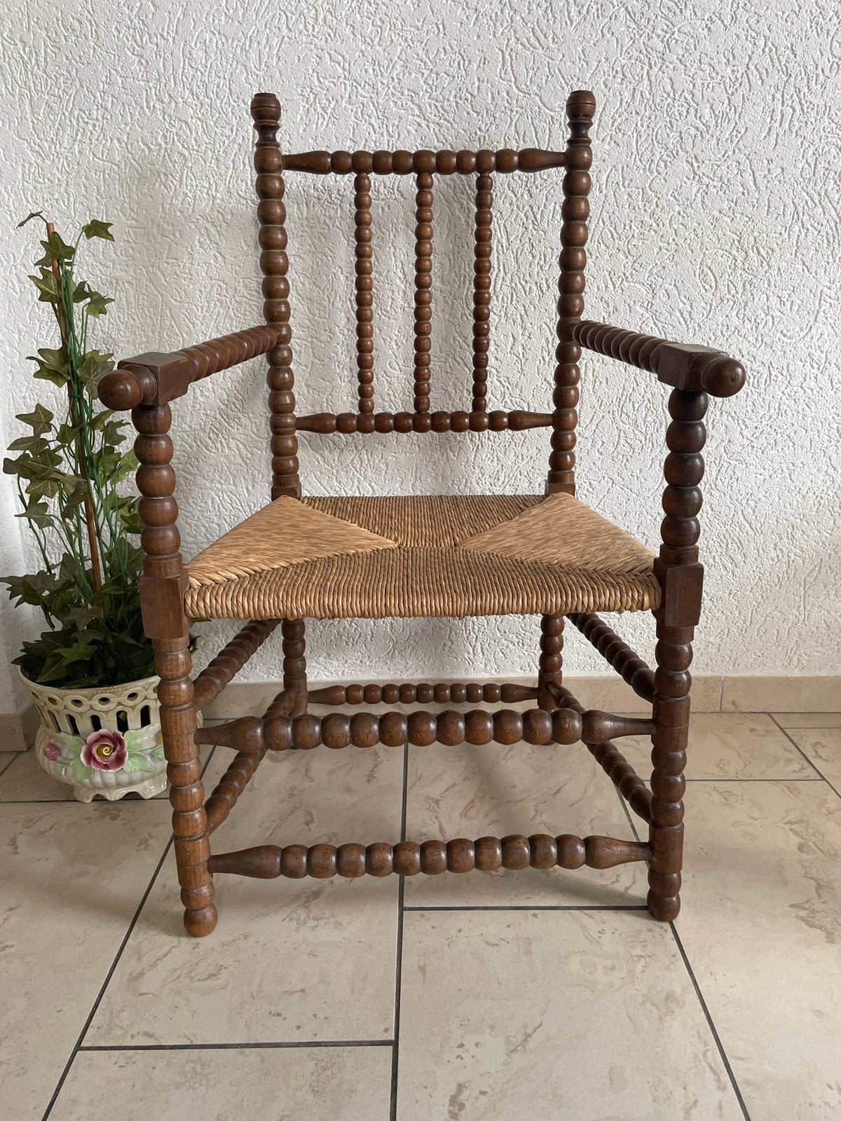 Knobbelstoel / Bobbinstoel met biezenzitting, Ophalen