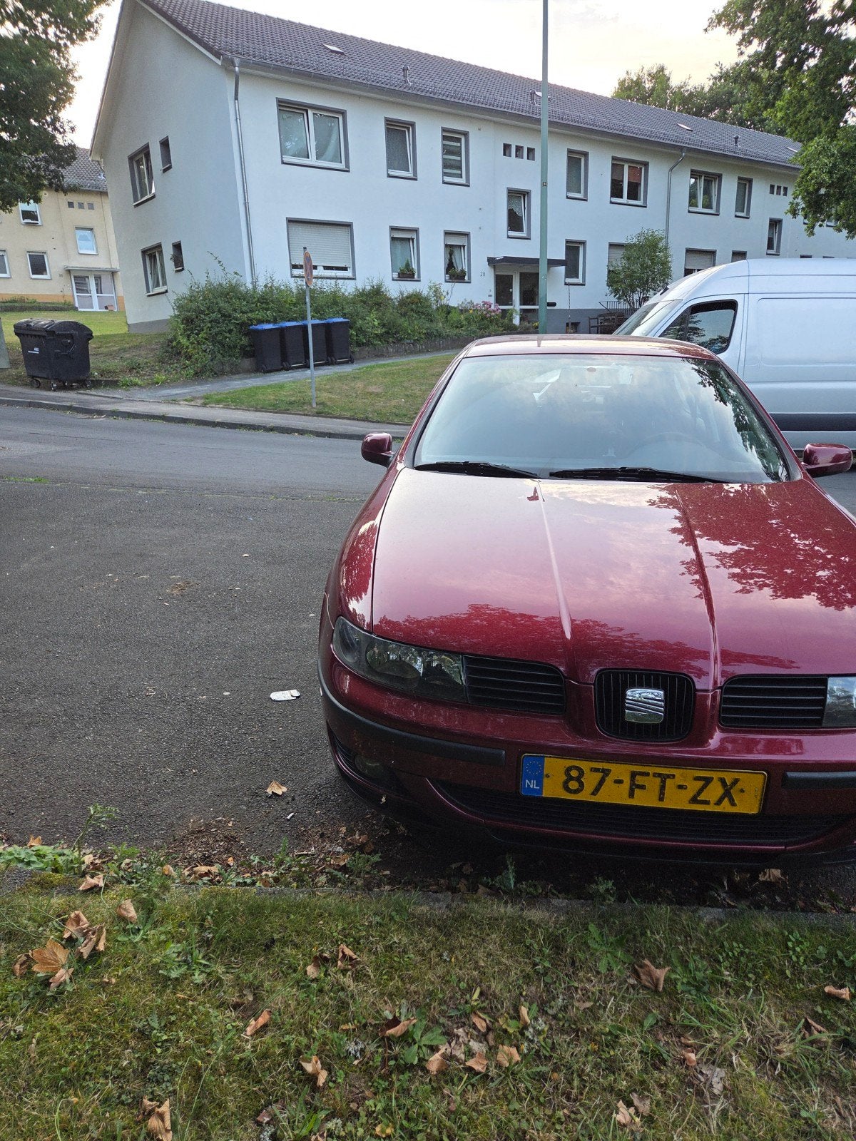 Seat Leon 1.6 74KW 2000 Rood, Auto's, 4 cilinders, Leon, 100 pk, 49 €/maand