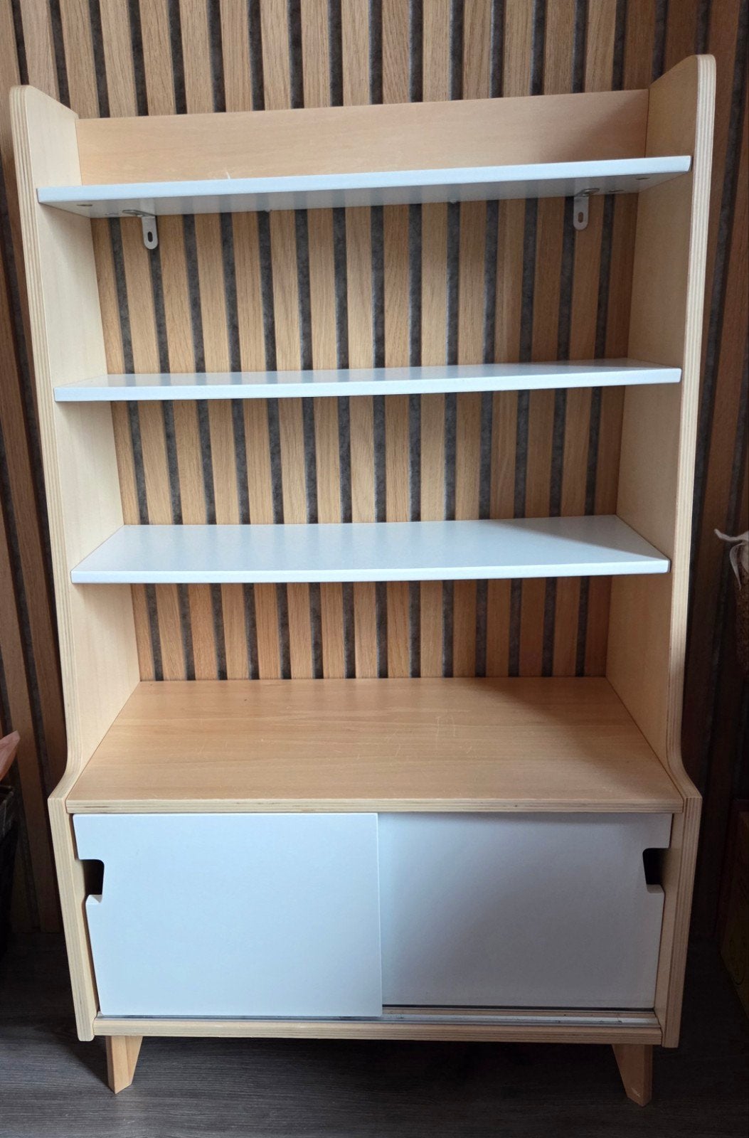 Petite Amelie boekenkast met schuifdeuren, Ophalen, Gebruikt, Kast