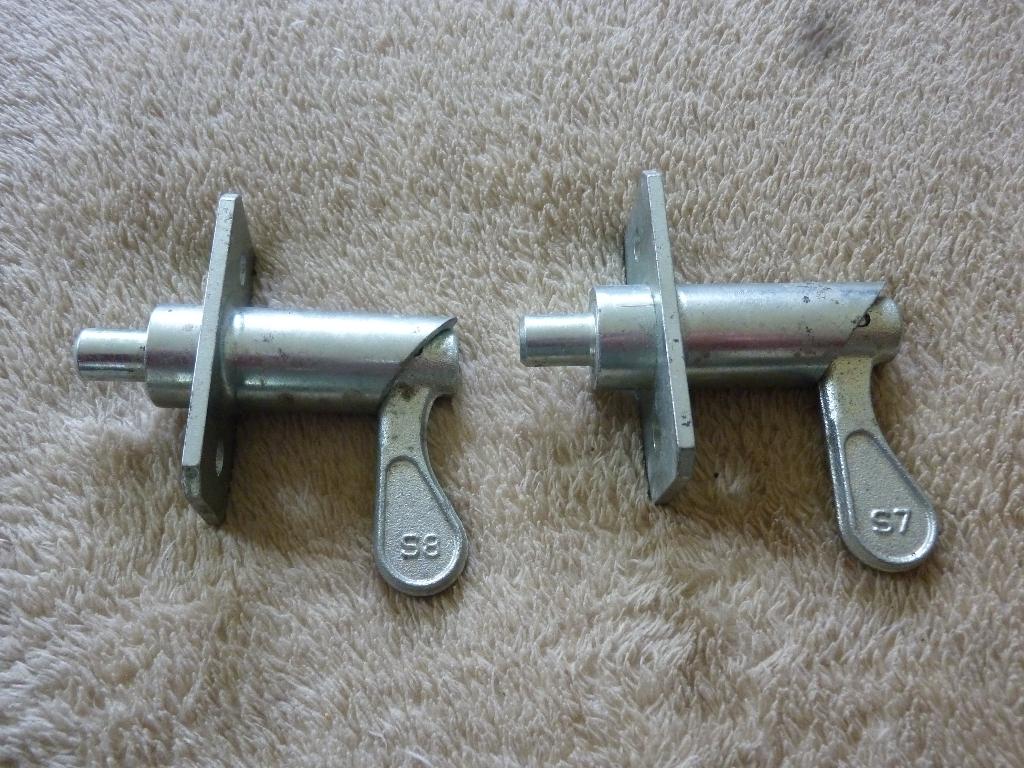 2 Trekgrendels veergrendels insteekgrendels, Ophalen of Verzenden, Slot