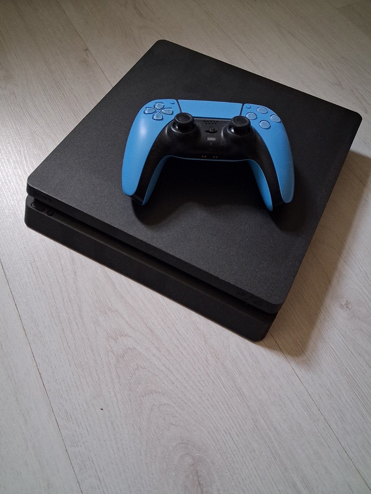 PlayStation 4 Slim met controller, Spelcomputers en Games, Ophalen, 500 GB, Zo goed als nieuw, Met 1 controller