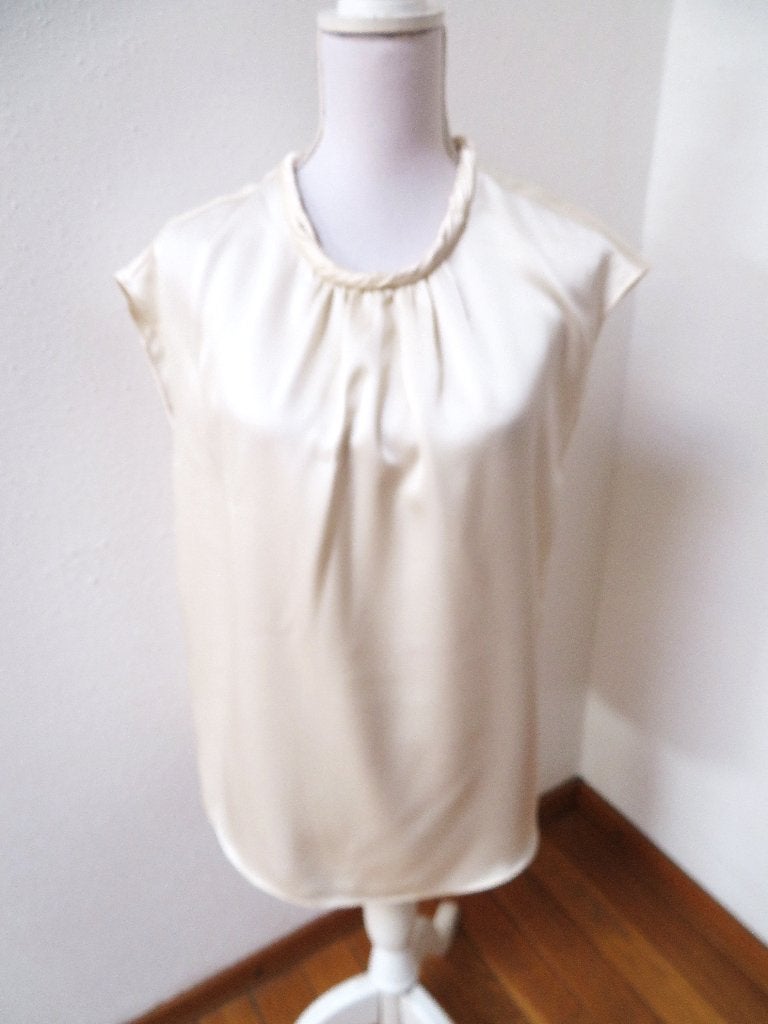 T20 LULUMARY satijn blouse top ivoor wit maat S 36, Kleding | Dames, Lulumary, Wit, Ophalen of Verzenden, Zo goed als nieuw