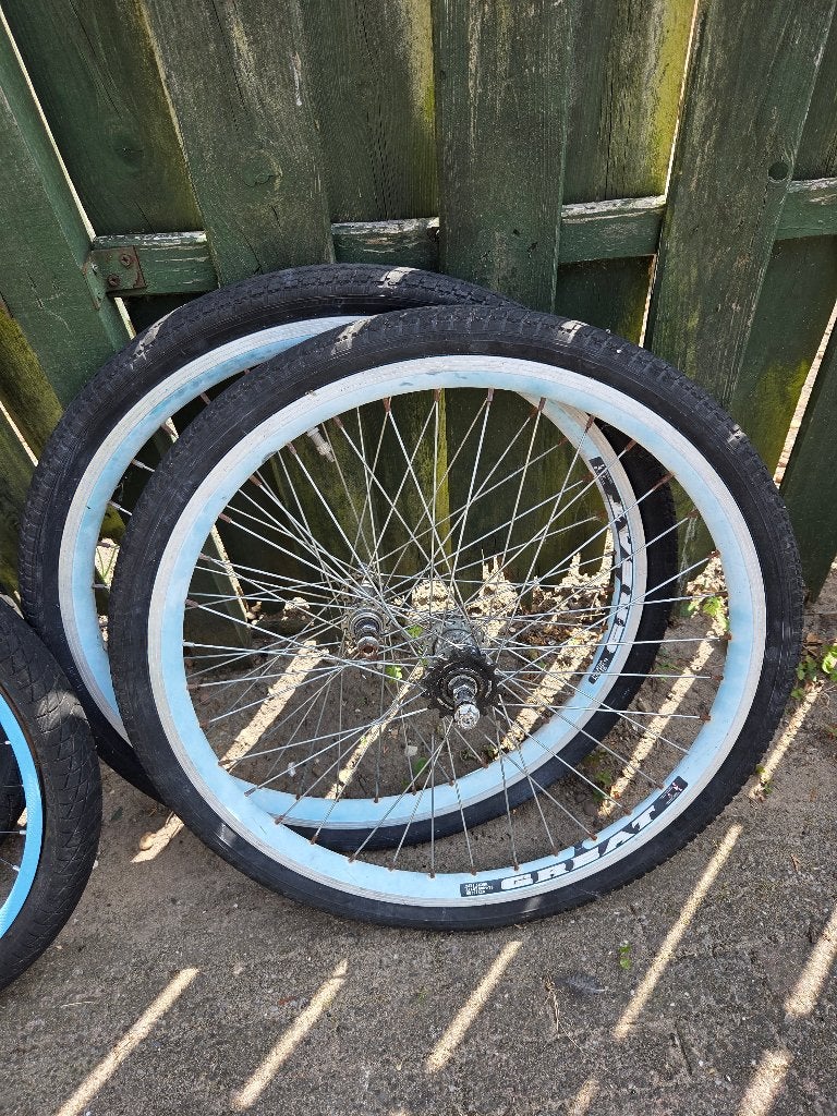 Setjes Wielen Met Banden 1x 24 inch & 4x 20 inch., Fietsen en Brommers, Fietsonderdelen, Gebruikt, Kinderfiets, Staal, Ophalen