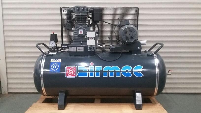 Werkplaats compressor 5,5PK 700ltr/min VOORRAAD, Doe-het-zelf en Verbouw, Compressors, Ophalen, Nieuw, 400 tot 800 liter/min, 6 tot 10 bar