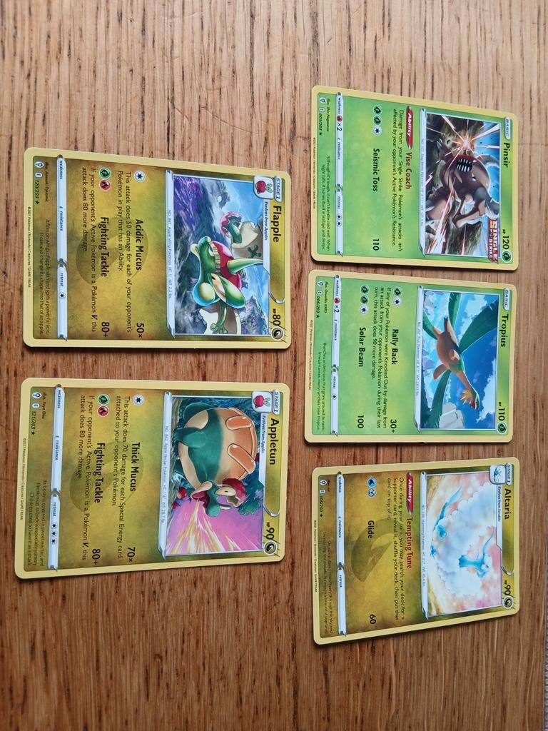 Pokémon  Flapple, Appletun, Pinsir, Tropius, Alt, Ophalen of Verzenden, Zo goed als nieuw, Meerdere kaarten