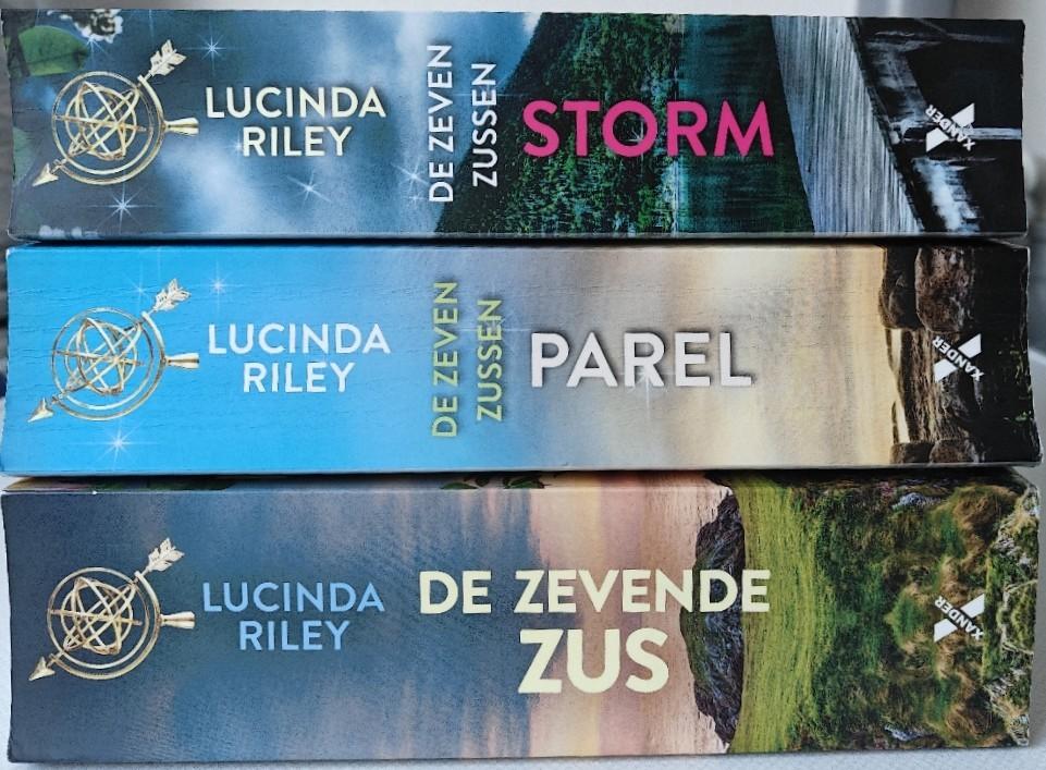 Lucinda Riley: STORM, PAREL, DE ZEVENDE ZUS., Boeken, Romans, Zo goed als nieuw, Ophalen of Verzenden